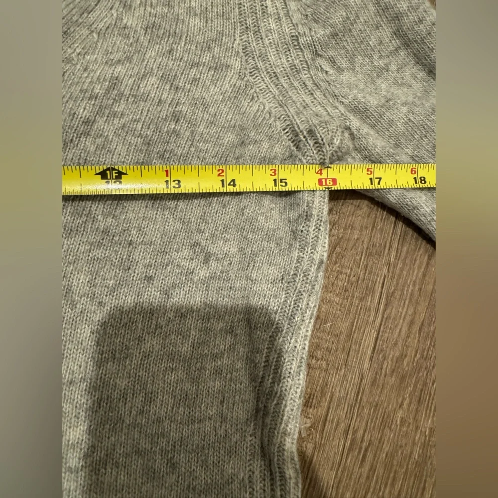 Banana Republic Filpucci Sweater Womens Small Gray Wool Blend‎ Button Back